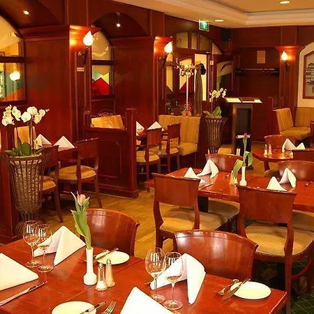 Port Cleve מלון 4*