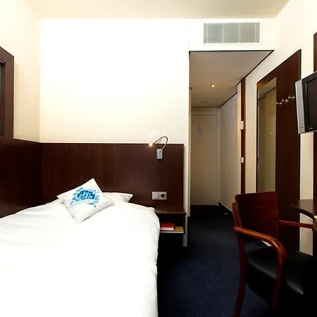 מלון Port Cleve 4*