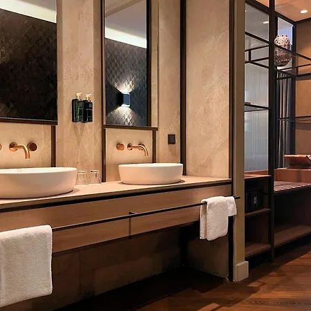 Port Cleve Hotel
