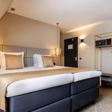 Port Cleve מלון 4*